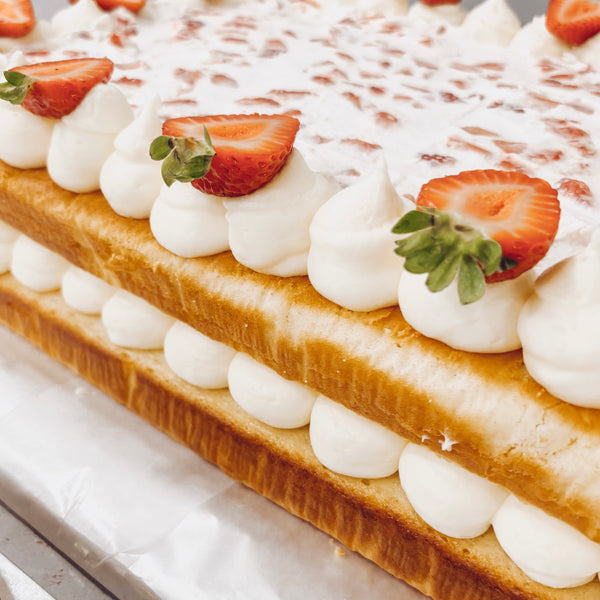 MACKAY'S BAKERY || The Fresh Strawberry Cream Sheet Cake