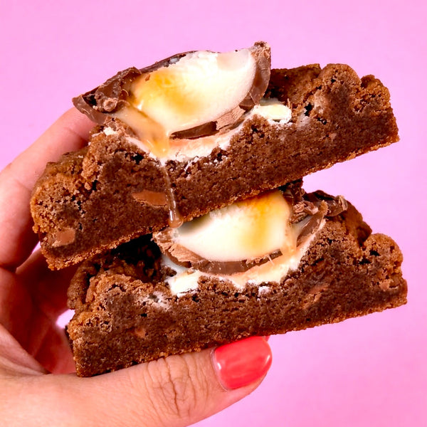 THE EASTER SOCIAL || Crème Egg Cookie Puck