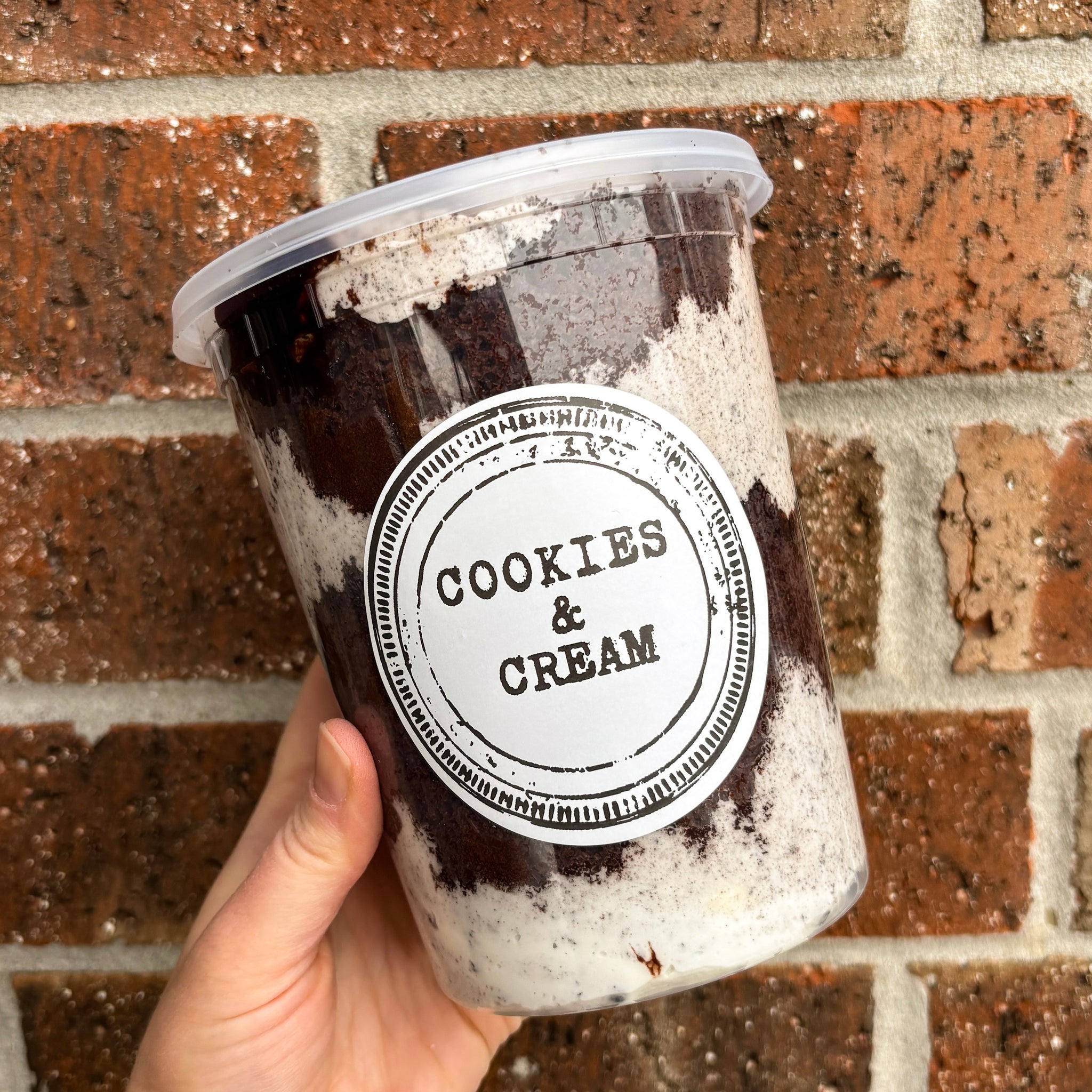 MACKAY'S BAKERY || The Cookies & Cream Cake Tub