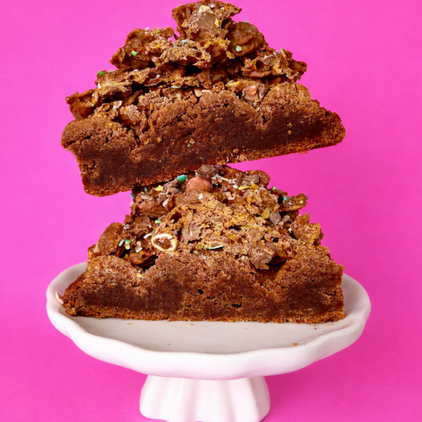 THE EASTER SOCIAL || Mini Egg Crunch Cake Cookie Puck