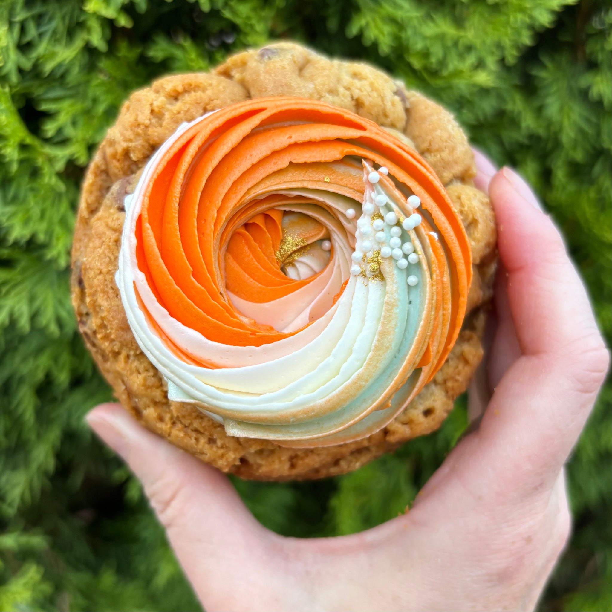 MACKAY'S BAKERY || The Life of a Fangirl Cookie Cake