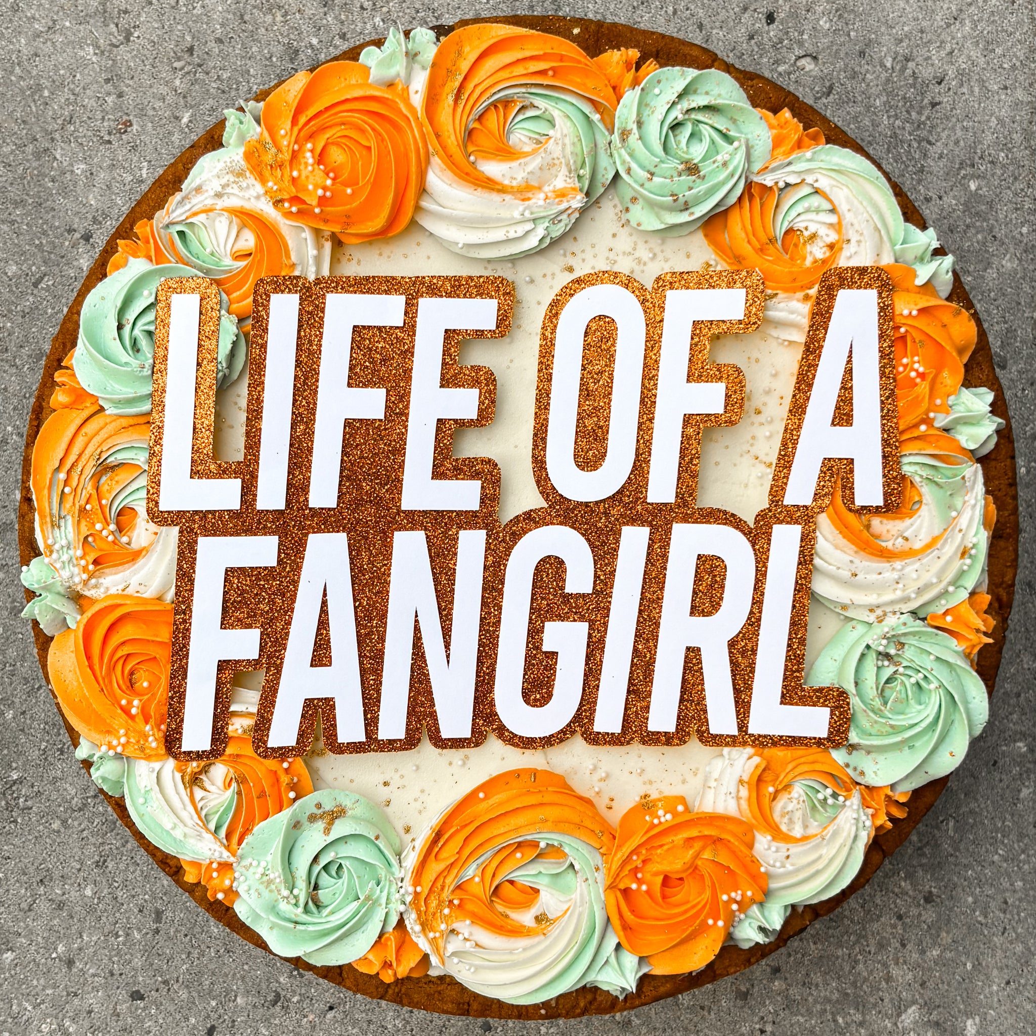 MACKAY'S BAKERY || The Life of a Fangirl Cookie Cake