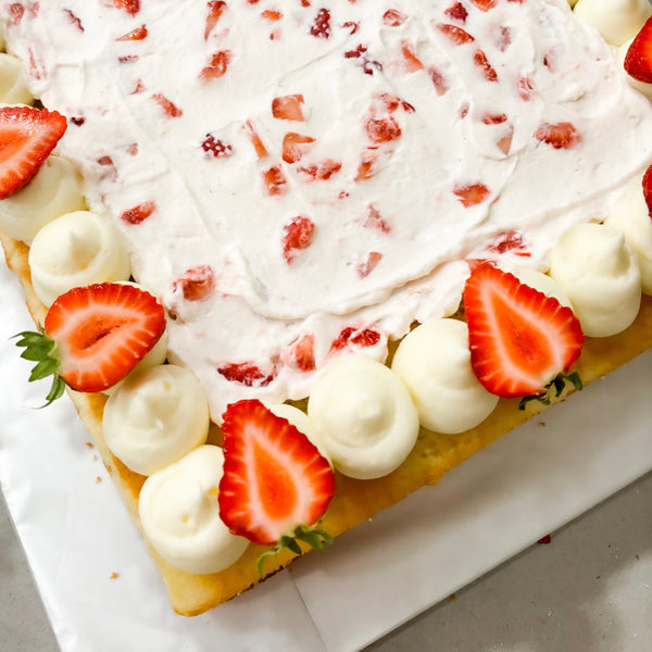 MACKAY'S BAKERY || The Fresh Strawberry Cream Sheet Cake