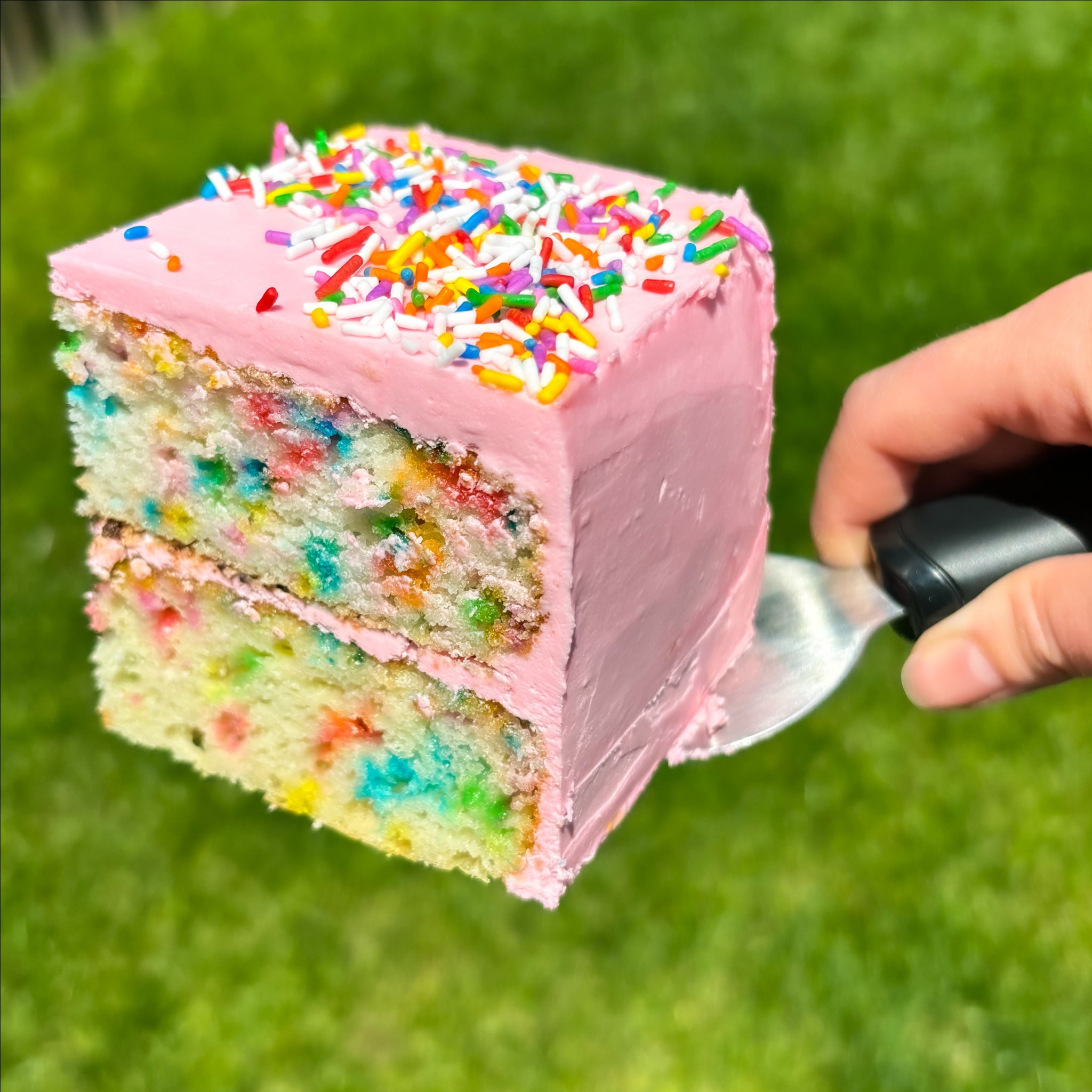 MACKAY'S BAKERY || The Rainbow Bit Cake Square